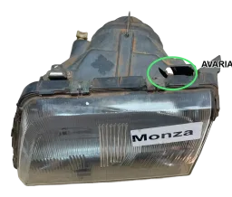 Farol dianteiro esq gm monza sl1985 Avaria na carcaça/engate