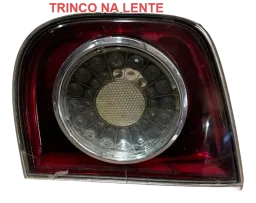 Lanterna porta mala LD c/avaria trinco na lente Vw golf 2010