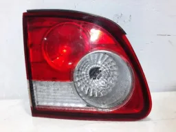 Lanterna Tampa Traseira Esquerda Corsa Classic 2010/2016 Vermelha
