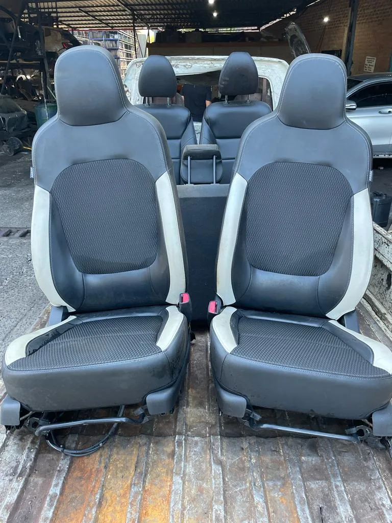 JOGO BANCOS KWID 2021 R115