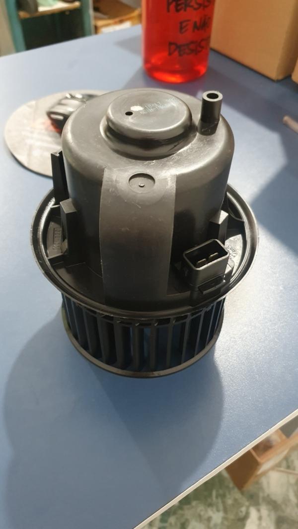  MOTOR VENTILADOR FOCUS HATCH E SEDAN 2000 ATÉ 2009  2 MODELOS DIFERENTES