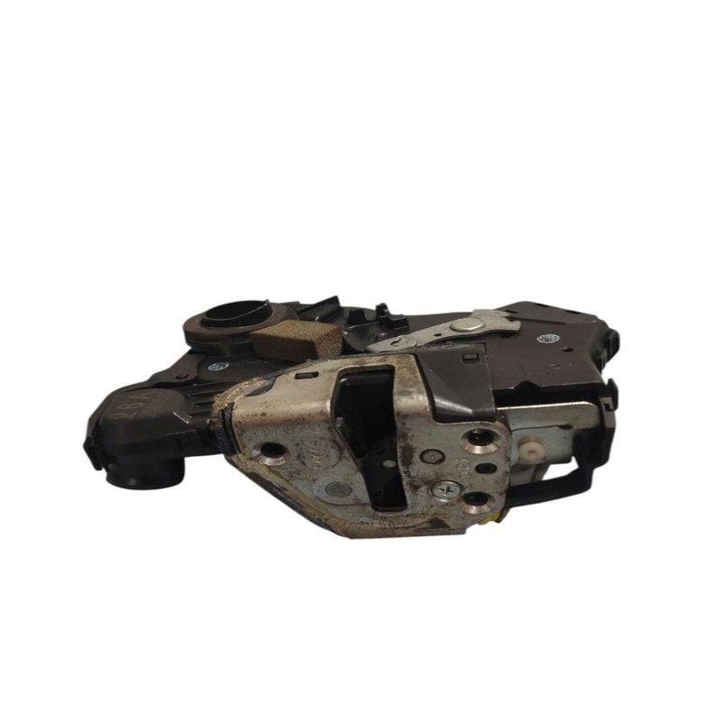 Fechadura dianteira esquerda Toyota hilux sw4 2013 usada