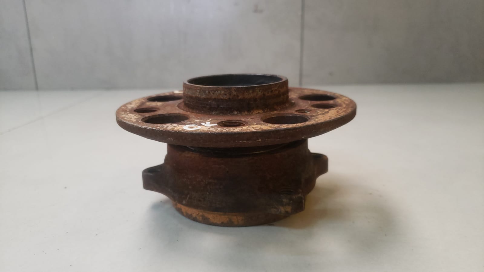 Cubo De Roda Traseiro Direito Mercedes C180 2011 2012