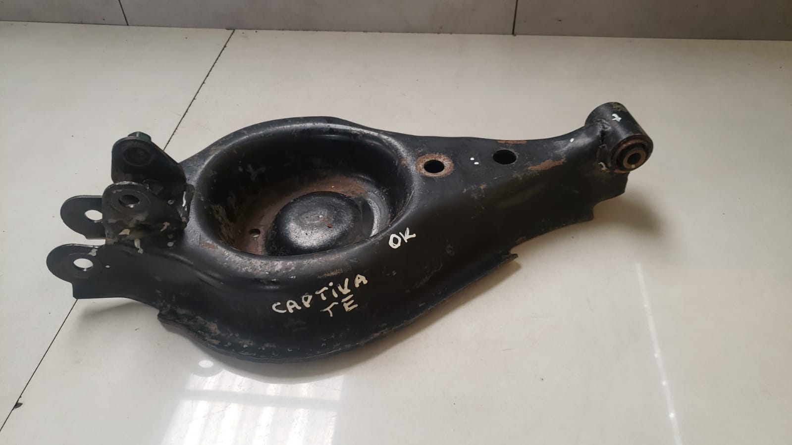 Bandeja Traseira Esquerda Gm Captiva 2.4 2008 A 2013