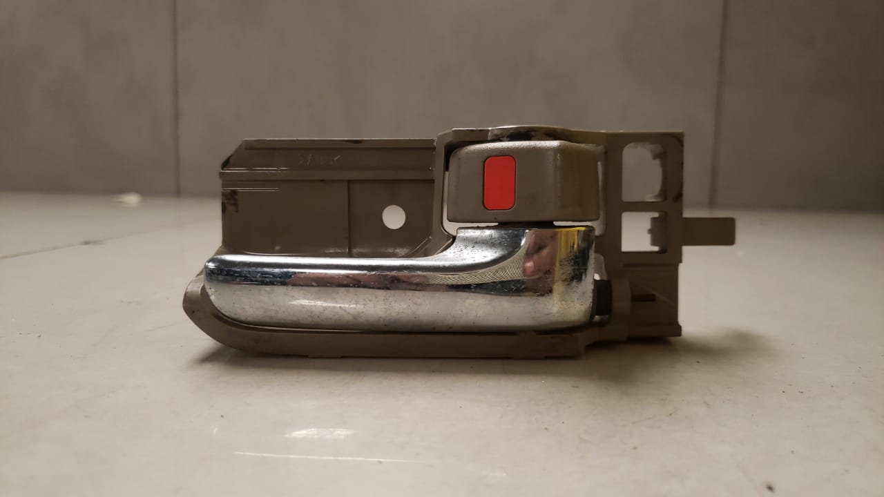 Maçaneta Interna Direita Toyota Hilux 2005 a 2015 (8)