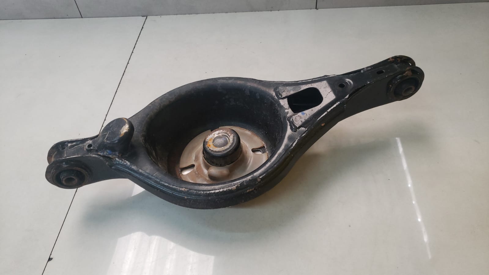 Bandeja Traseira Esquerda Ford Fusion 2.5 2009 A 2012