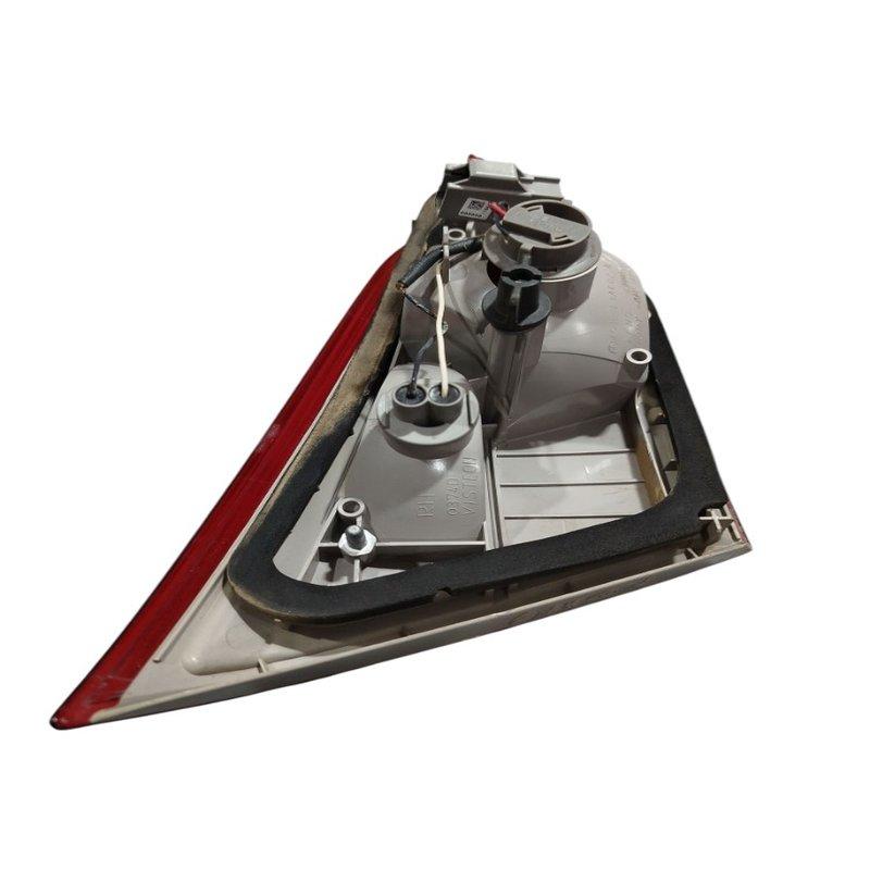 Lanterna Tampa Ford Focus 2013 2015 Traseira Direita Direito/passageiro Vermelho