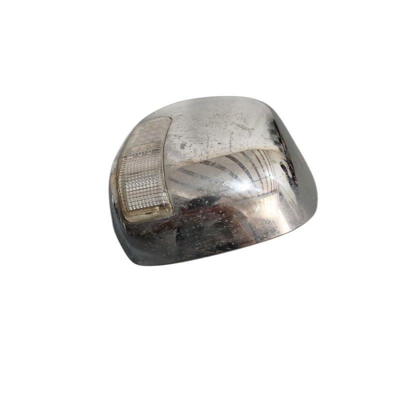 Capa retrovisor direita Toyota innova 2015 usado 