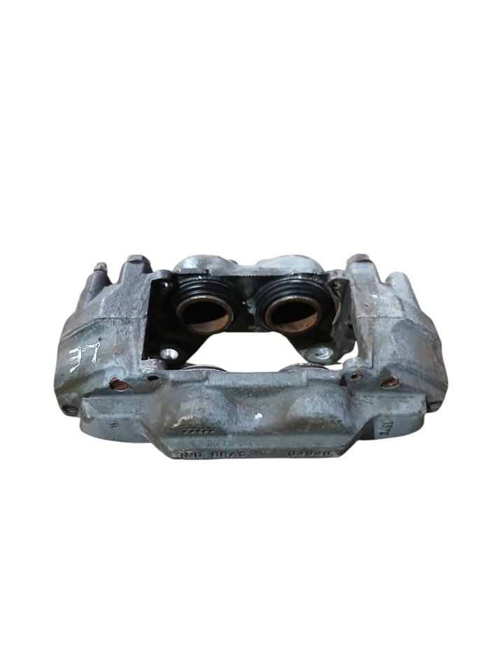 PINÇA DIANTEIRO ESQUERDA HILUX SW4 SRX 2.8 17/21
