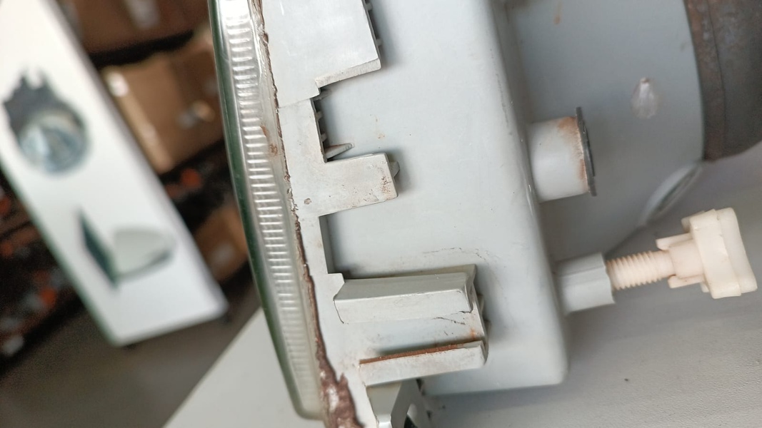 Farol Esquerdo Fiat Uno Fiorino 1991 a 2004 / PARALELO A.V