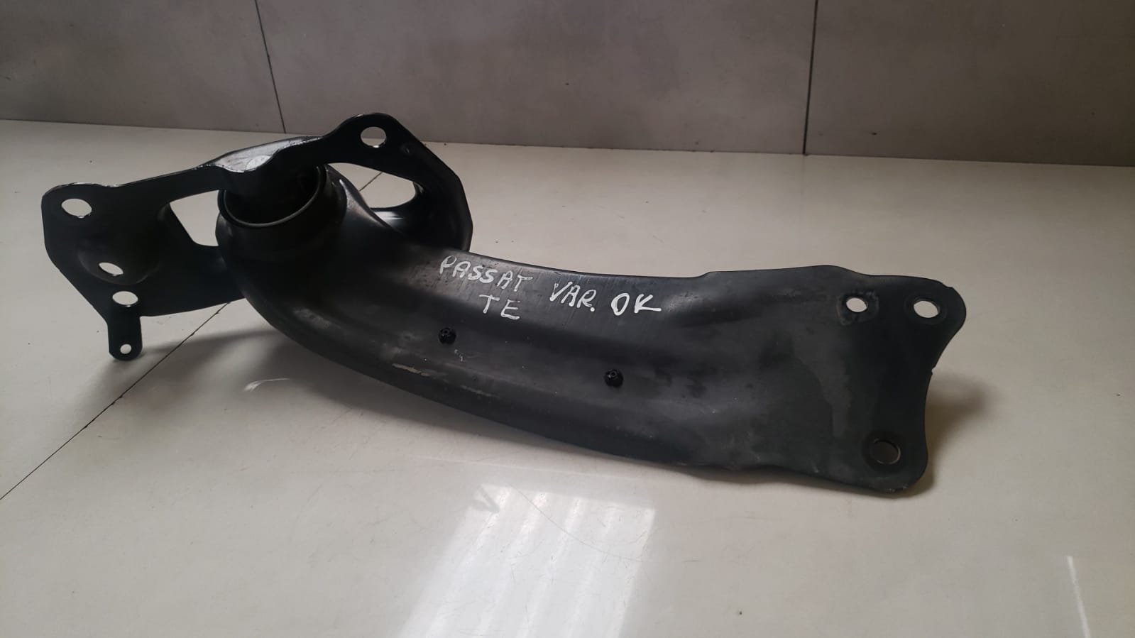 Braço Facão Traseiro Esquerdo Vw Passat Variant 2008 A 2010