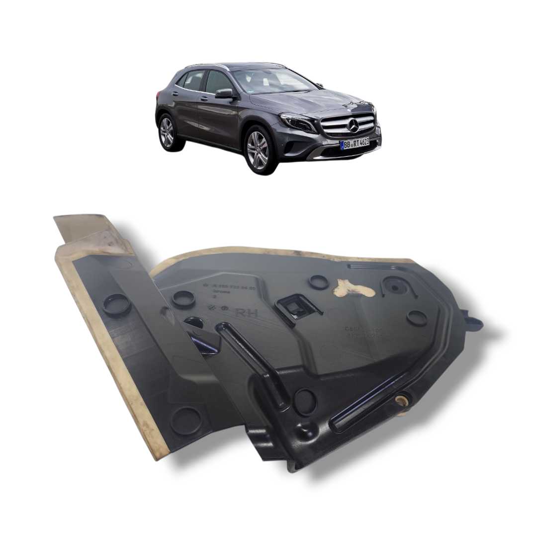 Acabamento porta traseira direita Mercedes GLA 200 2015 2018