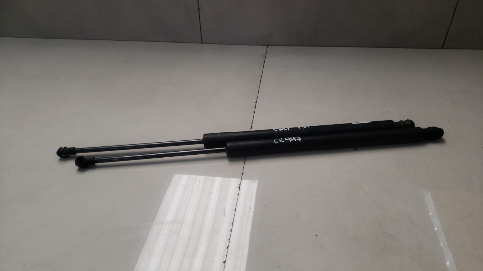 Par Amortecedor Tampa Traseira Golf 2014 a 2019 5gm82755002s