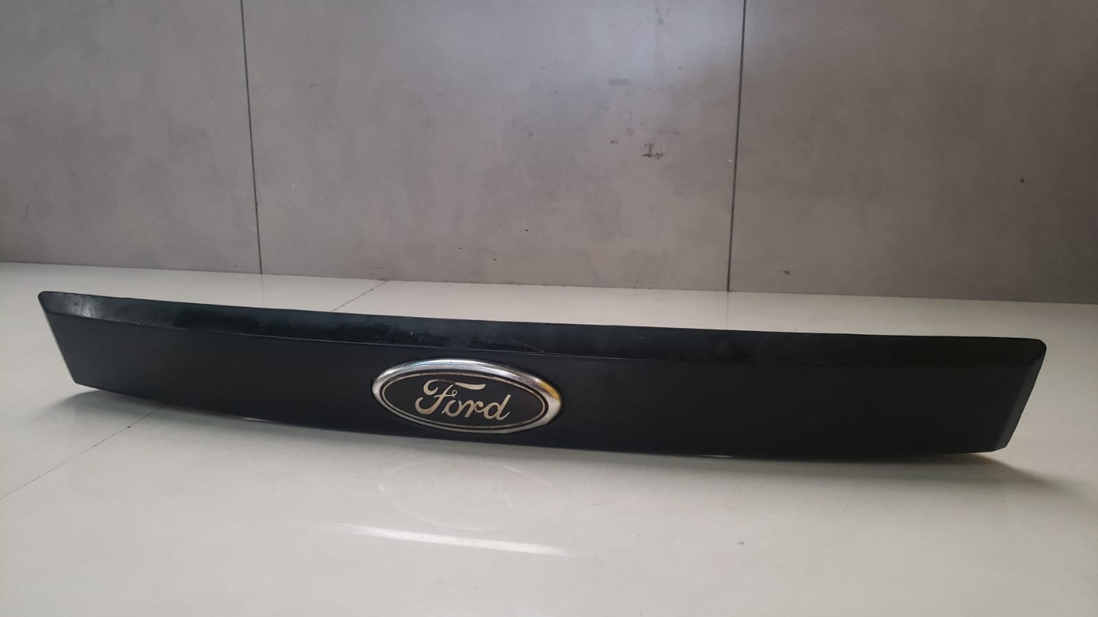 Friso Tampa Traseira Ford Fiesta Sedan 2003 A 2007