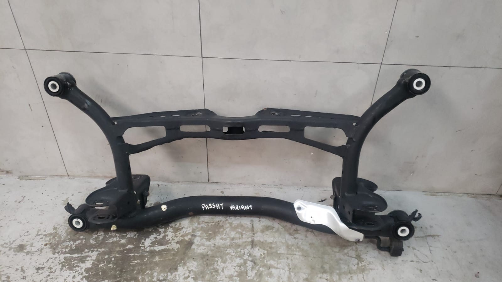 Quadro Suspensão Traseiro Vw Passat Variant 2011 A 2015
