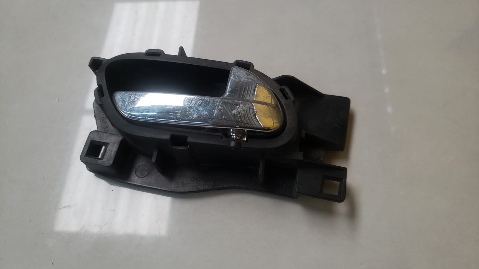 Maçaneta Interna Direita Peugeot 208 2014 A 2018 (2)