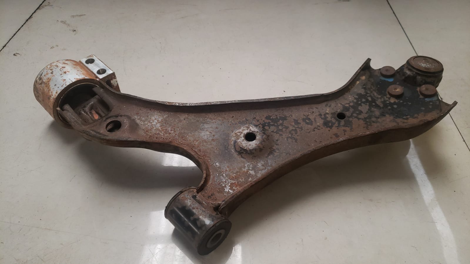 Bandeja dianteira direita Gm Captiva 2.4 2008 a 2015