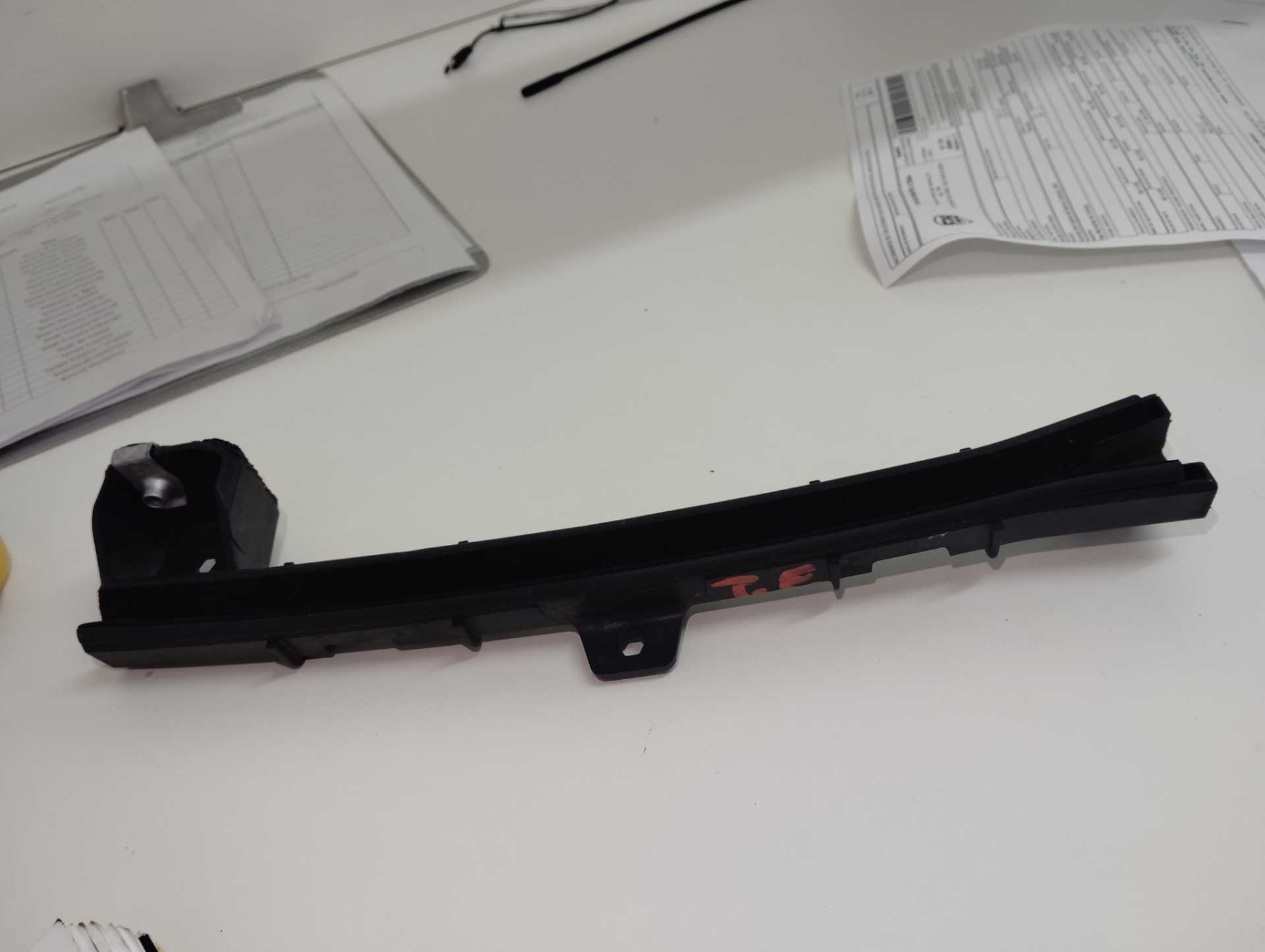 CANALETA GUIA VIDRO TRASEIRO ESQUERDO CHEVROLET CRUZE 