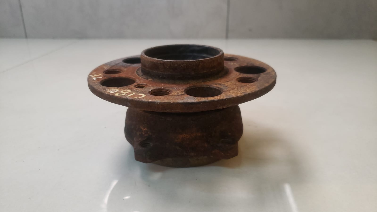 Cubo De Roda Traseiro Esquerdo Mercedes C180 2011 2012