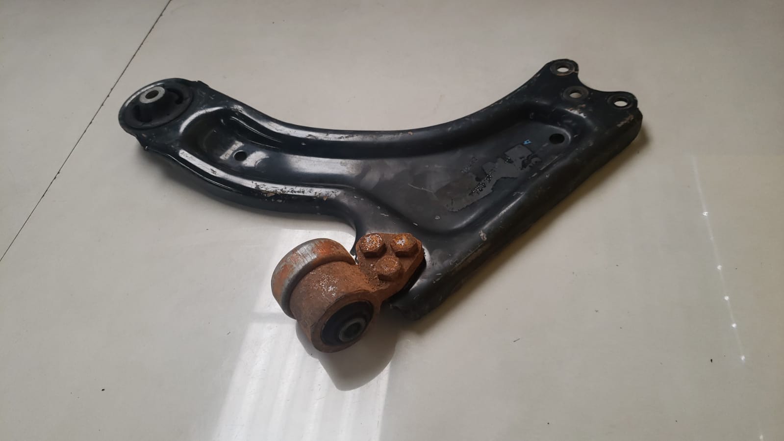 Bandeja Dianteira Esquerda Gm Montana 1.4 2009 2010 93303093