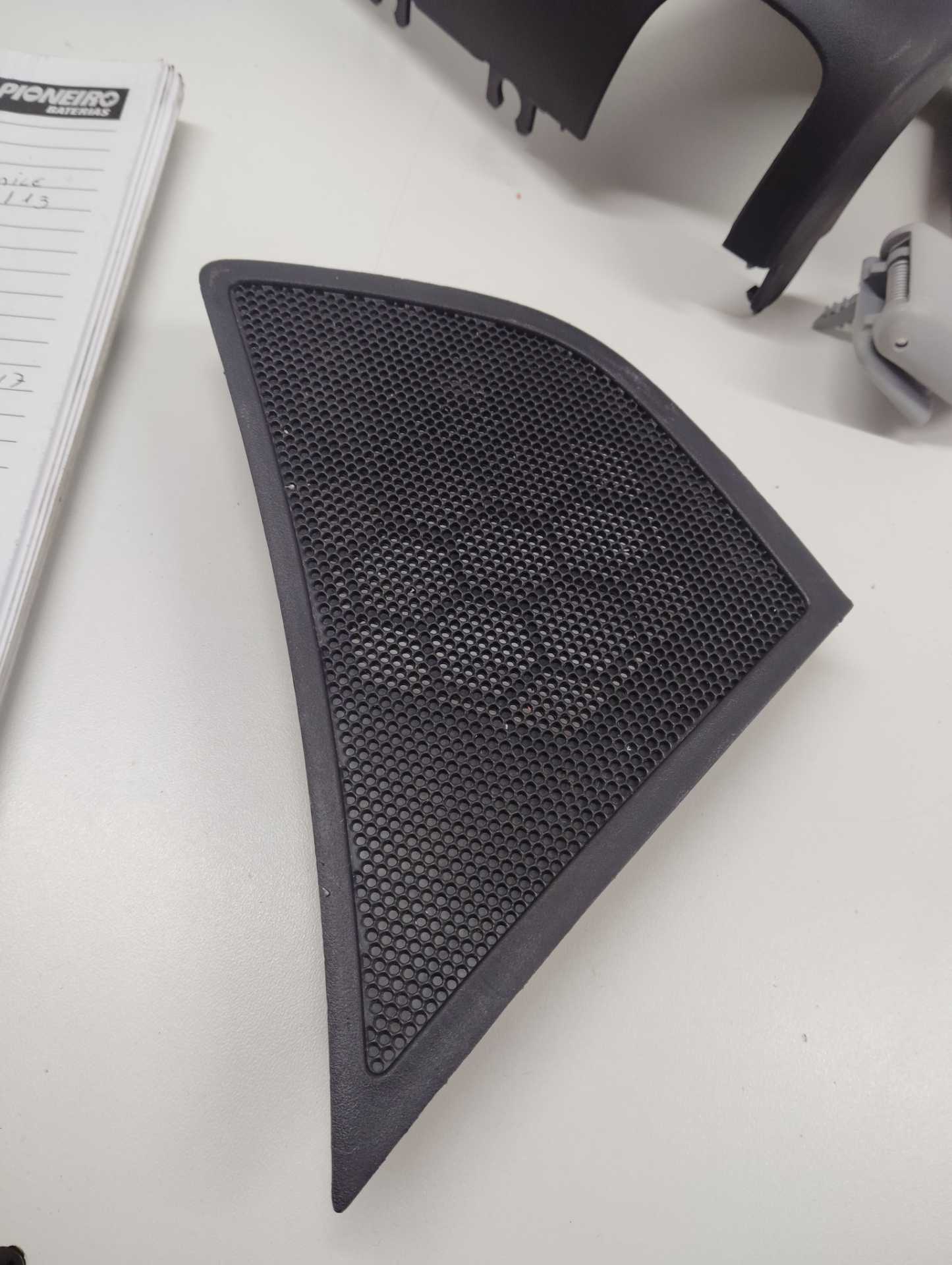 TELA ALTO FALANTE DIANTEIRO DIREITO CHEVROLET CRUZE 