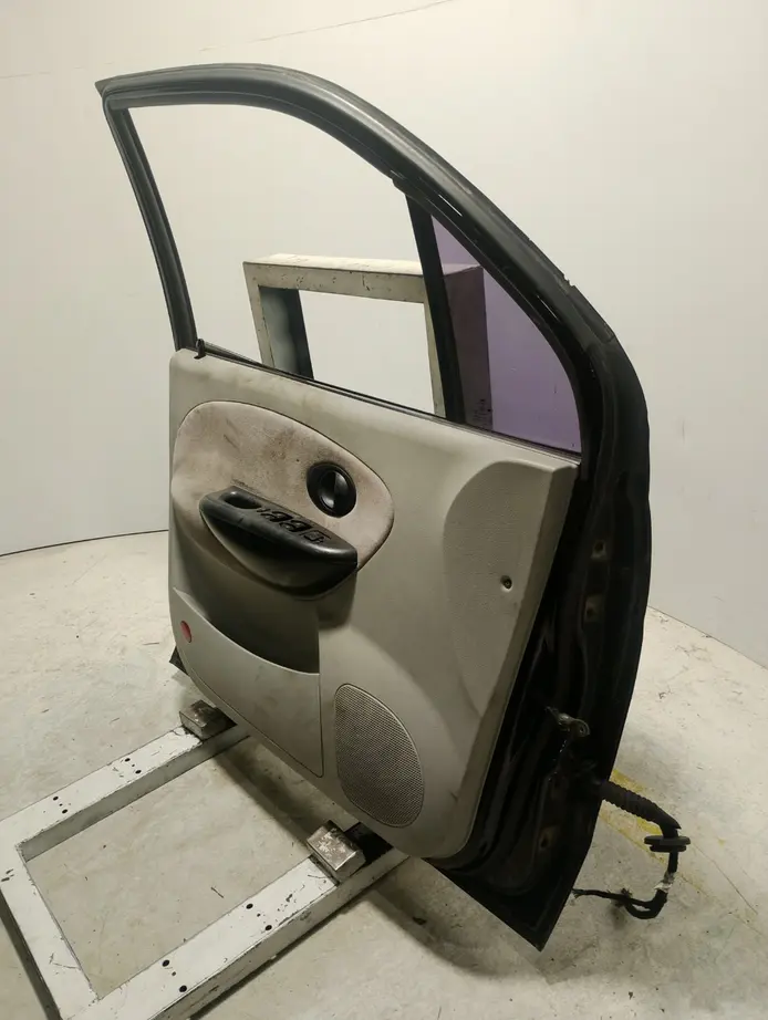 PORTA DIANTEIRA ESQUERDA PRETA CHERY QQ 2011/2012