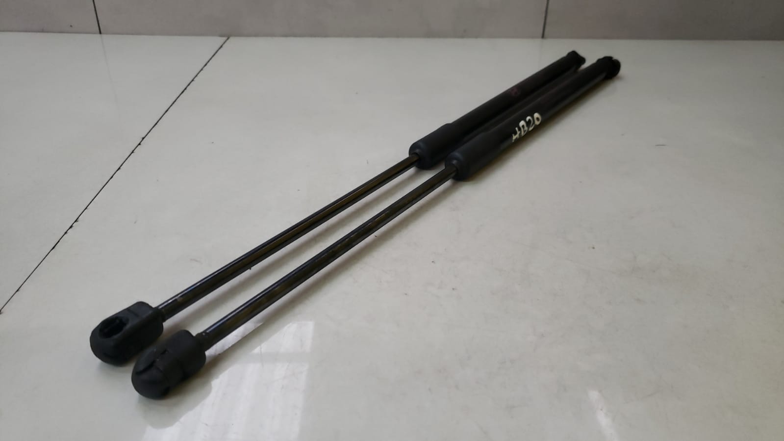 Par Amortecedor Tampa Traseira Hb20 2012 a 2018 817801s011