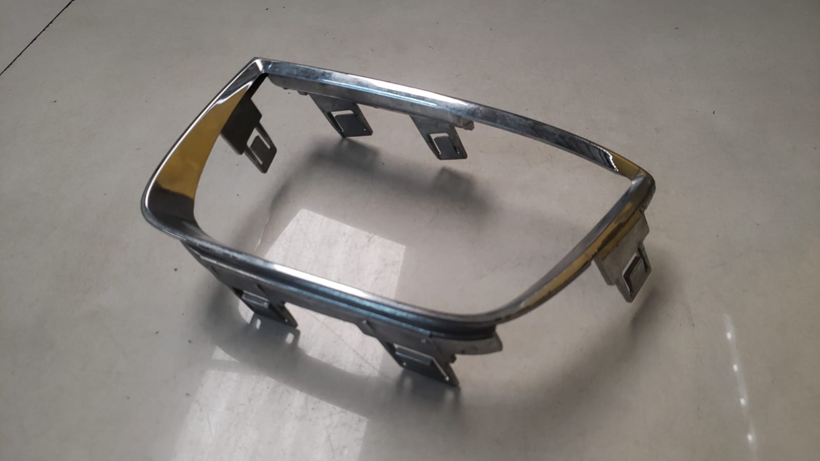 Moldura Lanterna Direita Gm Camaro 2010 2011 2012 2013