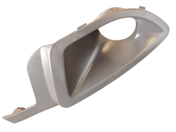 Moldura farol milha dianteiro direito Fiat Siena 2010-2015
