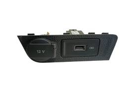 Conector USB C/Moldura Saveiro 2023 