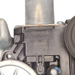 MÁQUINA DE VIDRO PORTA DIANTEIRA ESQUERDA COROLLA CROSS 22/