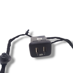 TOMADA USB TRASEIRA GM ONIX 2020 2024 ORIGINAL