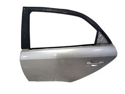 PORTA TRASEIRA ESQUERDA CERATO 2010 A 2013 DETALHE