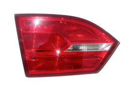 Lanterna Traseira Esquerda Jetta 2011 a 2014 (mala) S/ Led