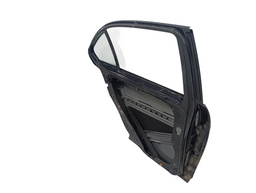 PORTA TRASEIRA ESQUERDA MERCEDES C180 C/DETALHE 2008 A 2014