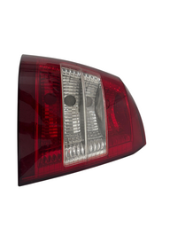 LANTERNA TRASEIRA ESQUERDA ASTRA SEDAN 2003 A 2012 BICOLOR