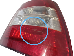 LANTERNA TRASEIRA DIREITA ASTRA SEDAN 2003 A 2012 BICOLOR