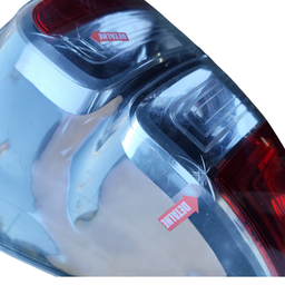 LANTERNA TRASEIRA DIREITA SANDERO 2012 A 2014 MASC CINZA