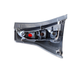 LANTERNA TRASEIRA DIREITA SANDERO 2012 A 2014 MASC CINZA