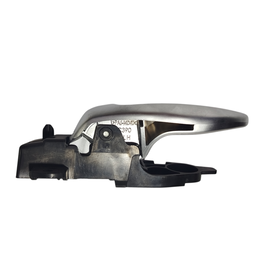 MAÇANETA INTERNA ESQUERDA FIAT TORO 2016 A 2025 ORIGINAL