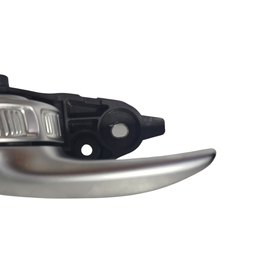 MAÇANETA INTERNA ESQUERDA FIAT TORO 2016 A 2025 ORIGINAL