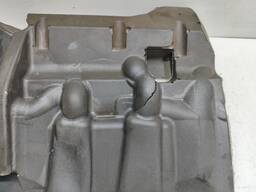 TAMPA MOTOR ESPUMA ANTI RUÍDO COMPASS 2022 2023 2024 DETALHE