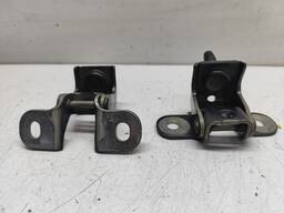 PAR DOBRADIÇAS TAMPA TRASEIRA TRACKER 2020 2021 2024