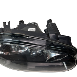 FAROL DIREITO GOLF 1999 A 2007 MASC NEGRA S/ AUX ( DEF FOCO)