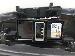 BOTÃO VIDRO/APOIO DESCAÇO DE BRAÇO TRAS. ESQUERDO HRV 2016/ 