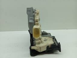 FECHADURA PORTA TRASEIRA ESQ TOUAREG 2011/ A3 E PASSAT 07/