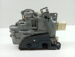 FECHADURA PORTA TRASEIRA ESQ TOUAREG 2011/ A3 E PASSAT 07/