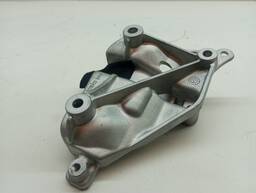 Suporte Bomba Água Auxiliar Volvo XC60 T8 2019 2020 a 2023