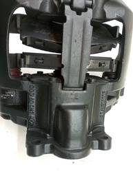 PINÇA DE FREIO DIANTEIRA MB ACCELO 915 