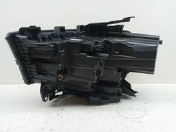 FAROL LADO DIREITO FUMÊ RAM 2500 3500 2019 A 2023